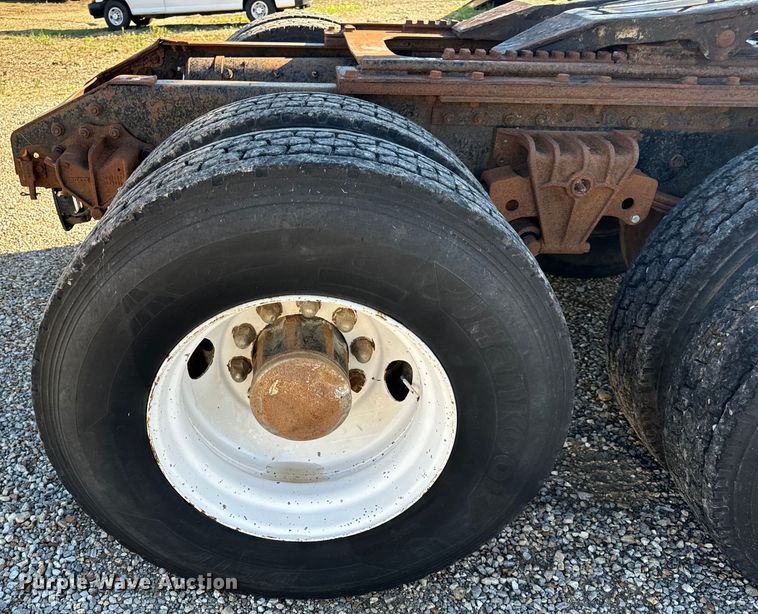 image for item OF9747 1988 White GMC WIA semi truck