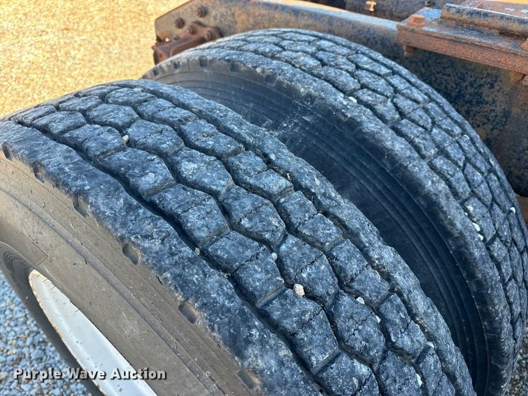 image for item OF9747 1988 White GMC WIA semi truck