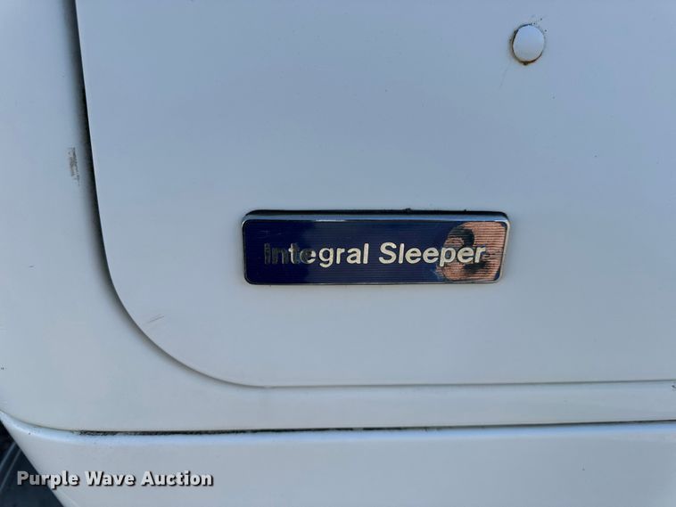 image for item OF9747 1988 White GMC WIA semi truck