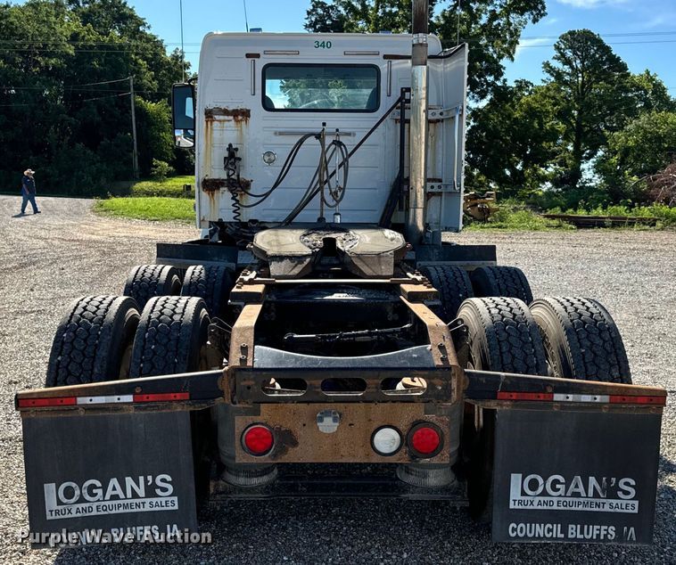 image for item OF9748 2008 Volvo VN semi truck