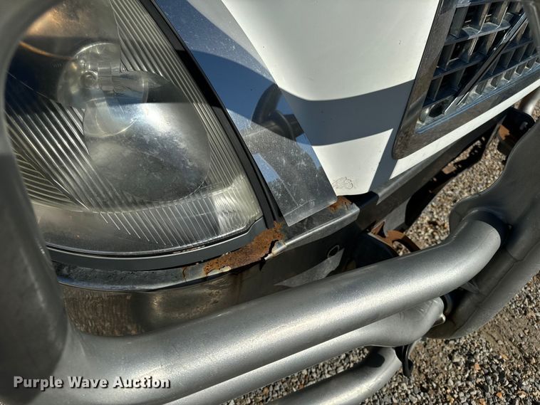 image for item OF9748 2008 Volvo VN semi truck