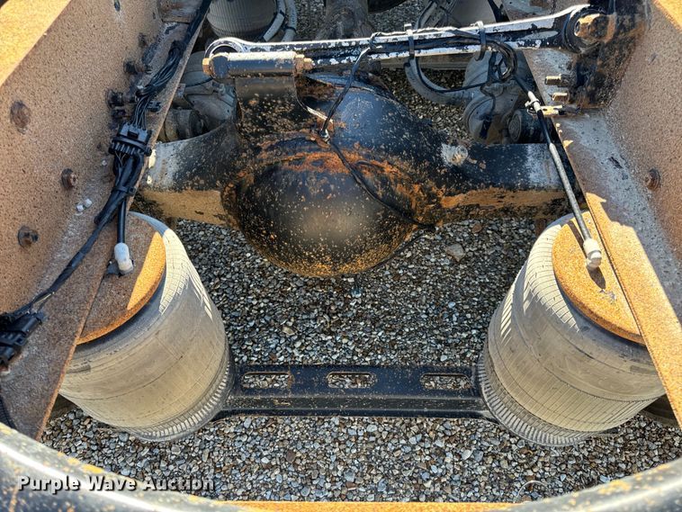 image for item OF9748 2008 Volvo VN semi truck