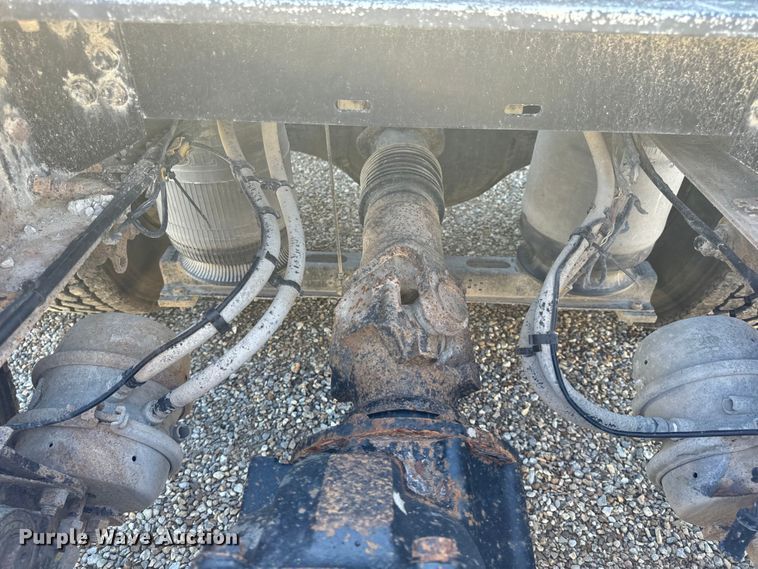 image for item OF9748 2008 Volvo VN semi truck