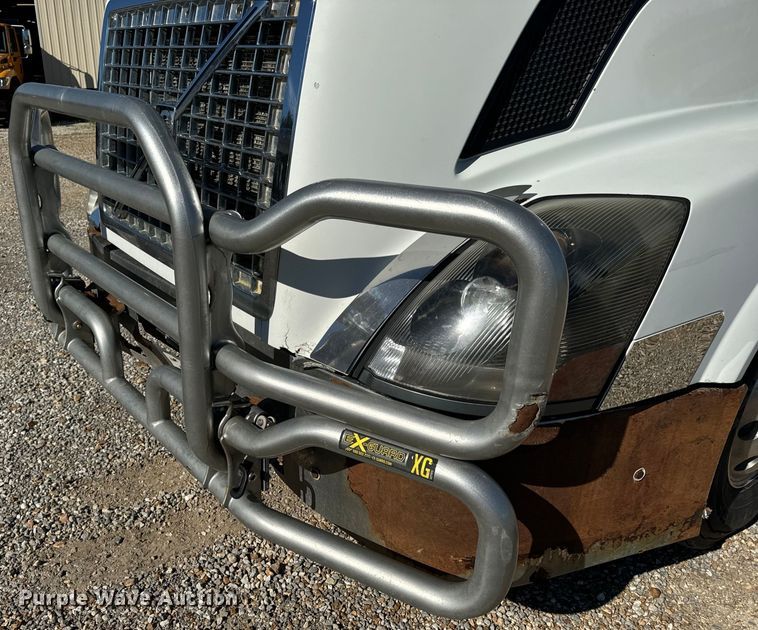 image for item OF9748 2008 Volvo VN semi truck