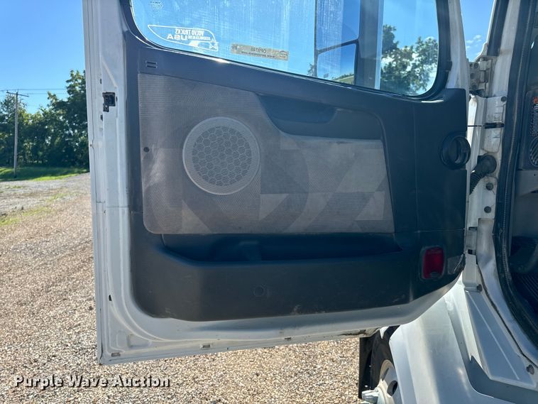 image for item OF9748 2008 Volvo VN semi truck