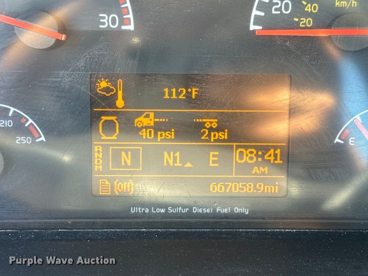 image for item OF9748 2008 Volvo VN semi truck