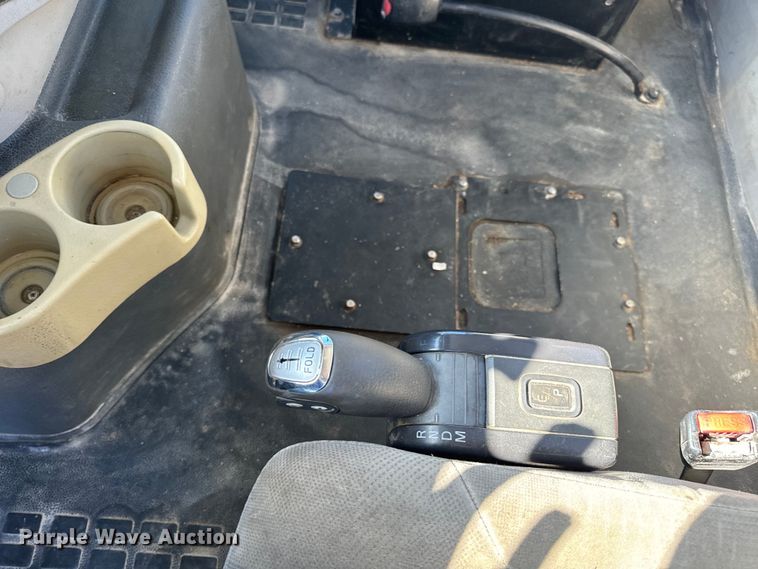 image for item OF9748 2008 Volvo VN semi truck