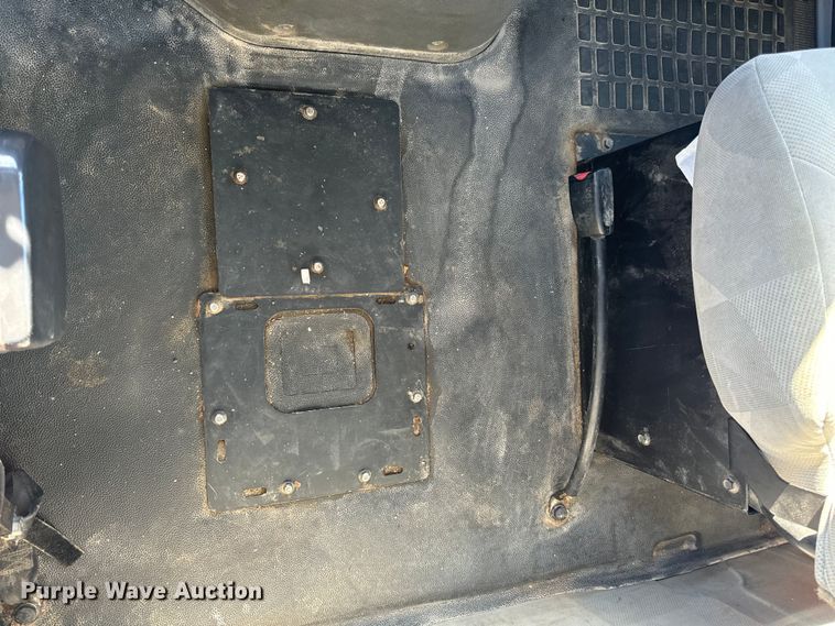 image for item OF9748 2008 Volvo VN semi truck