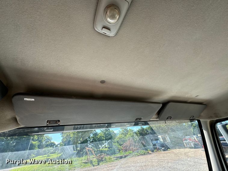 image for item OF9748 2008 Volvo VN semi truck