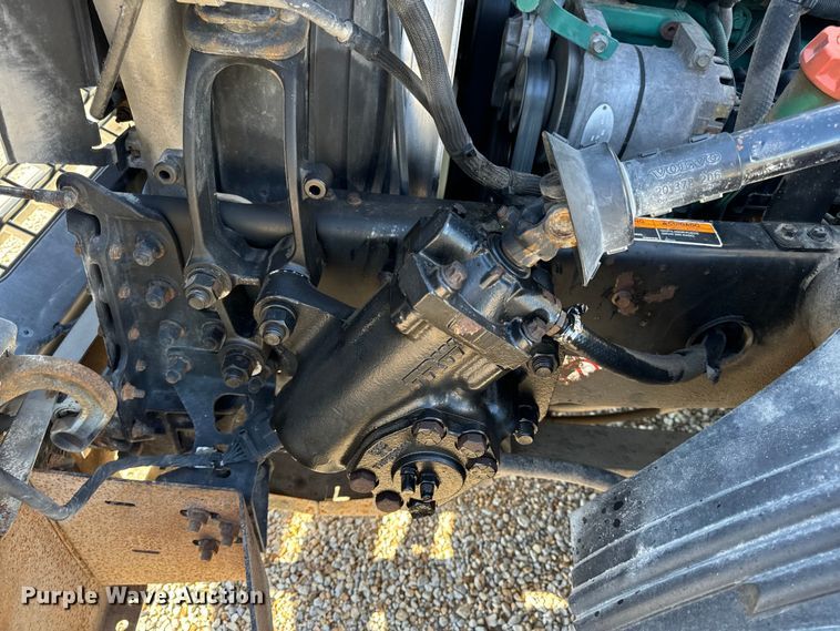 image for item OF9748 2008 Volvo VN semi truck