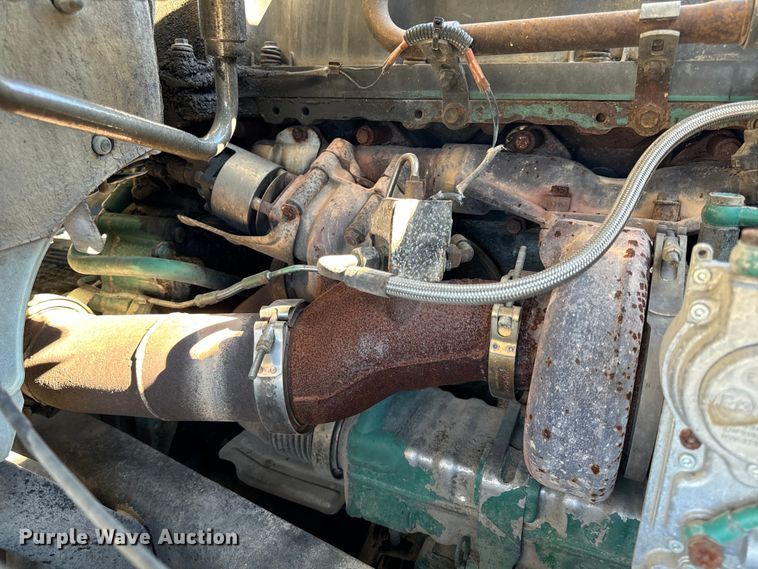 image for item OF9748 2008 Volvo VN semi truck