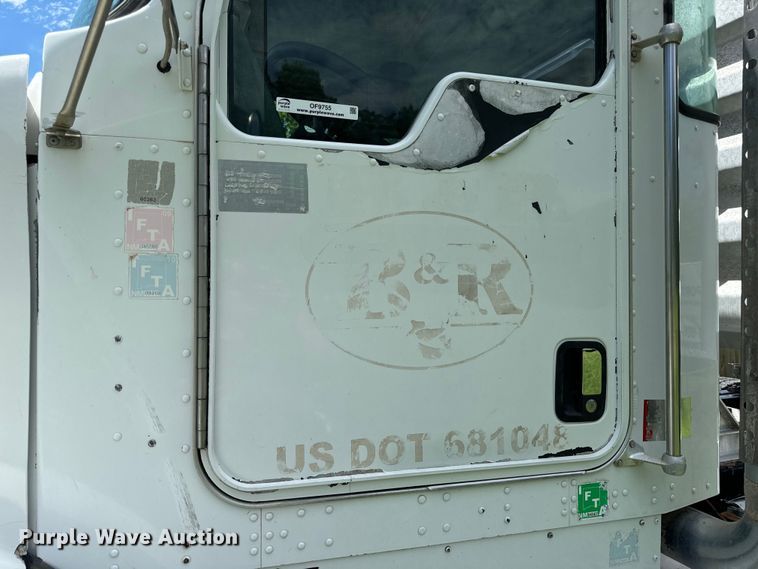 image for item OF9755 2003 Kenworth T800 semi truck