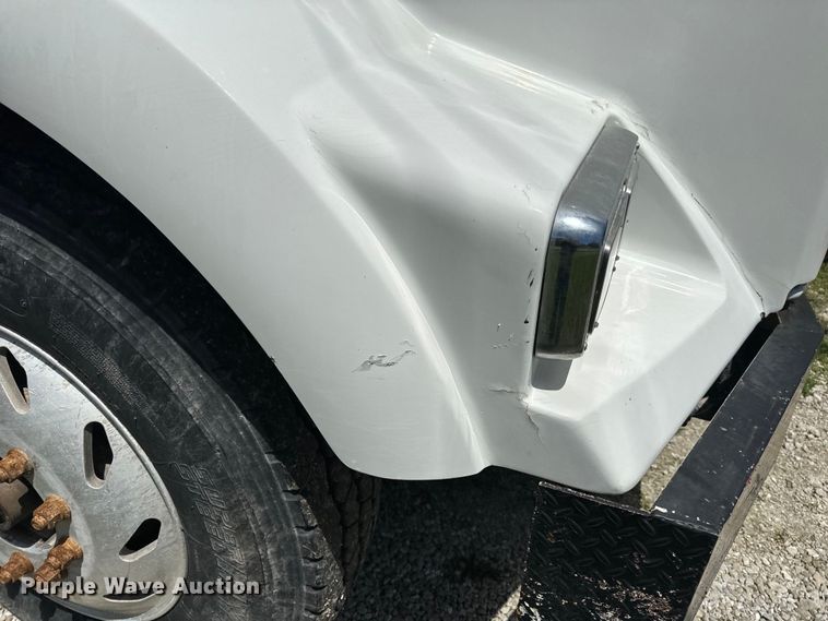 image for item OF9755 2003 Kenworth T800 semi truck