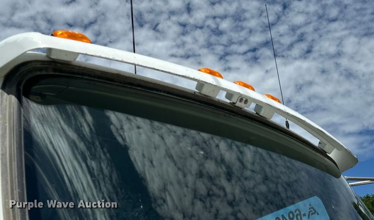 image for item OF9755 2003 Kenworth T800 semi truck