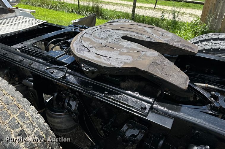 image for item OF9755 2003 Kenworth T800 semi truck