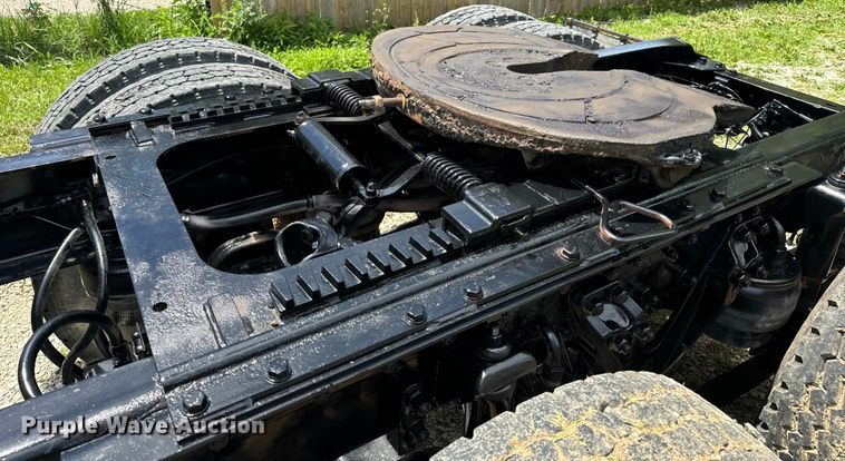 image for item OF9755 2003 Kenworth T800 semi truck