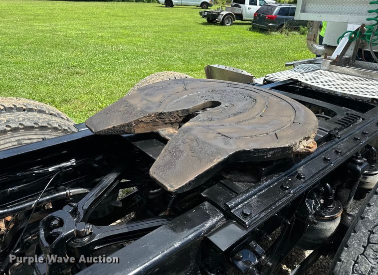 image for item OF9755 2003 Kenworth T800 semi truck