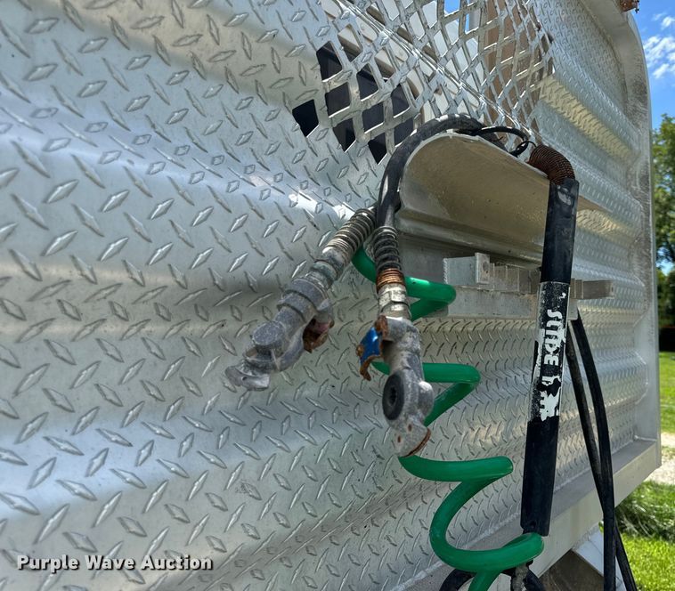 image for item OF9755 2003 Kenworth T800 semi truck