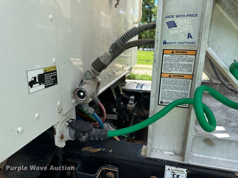 image for item OF9755 2003 Kenworth T800 semi truck