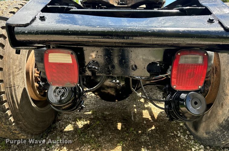 image for item OF9755 2003 Kenworth T800 semi truck