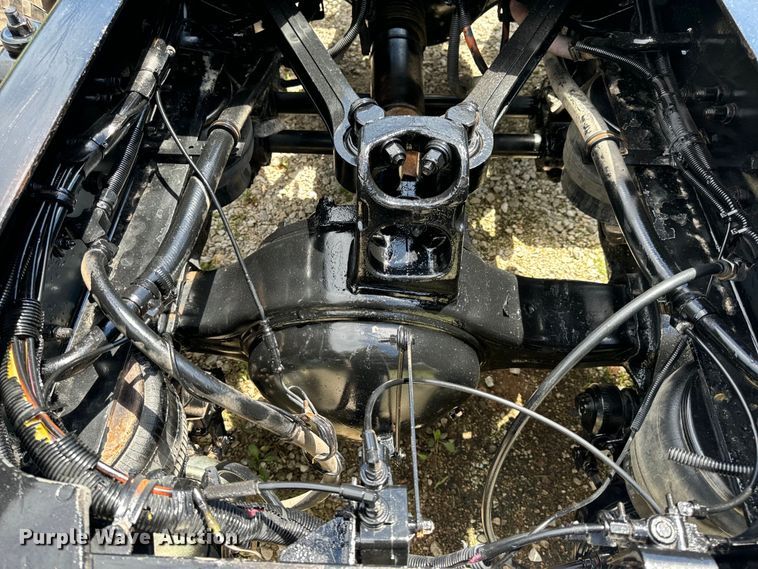 image for item OF9755 2003 Kenworth T800 semi truck