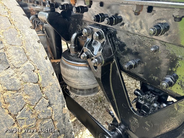 image for item OF9755 2003 Kenworth T800 semi truck