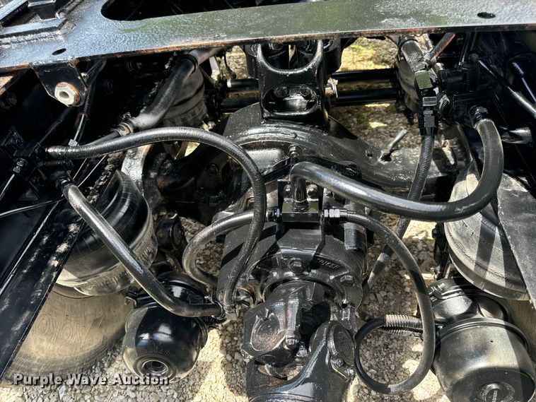 image for item OF9755 2003 Kenworth T800 semi truck