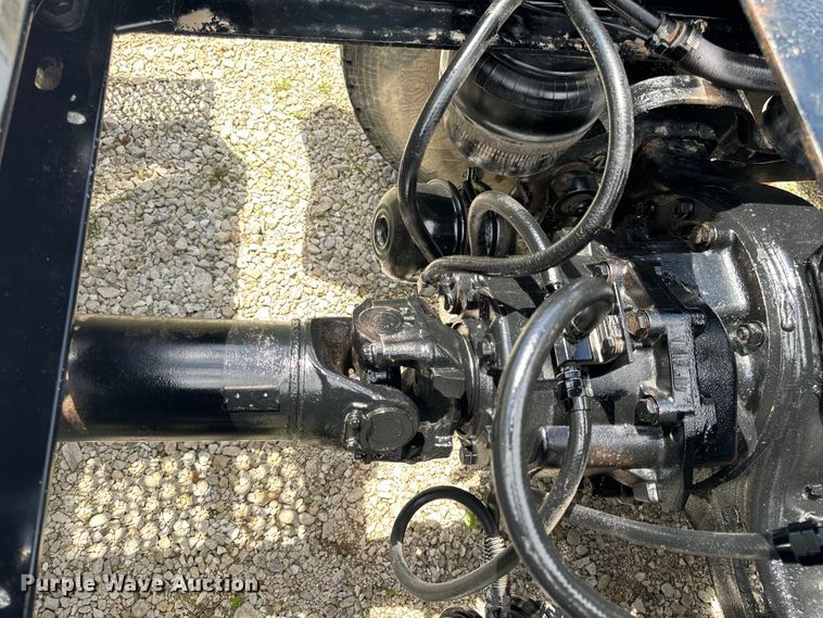 image for item OF9755 2003 Kenworth T800 semi truck