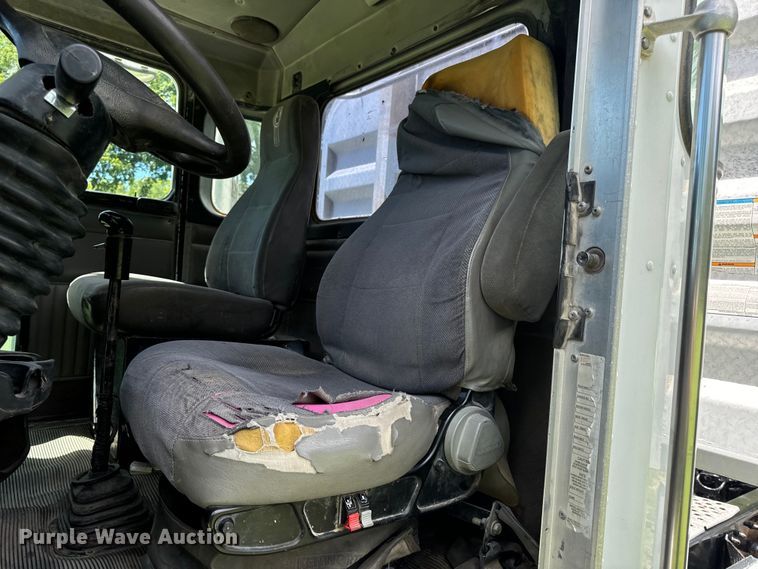 image for item OF9755 2003 Kenworth T800 semi truck