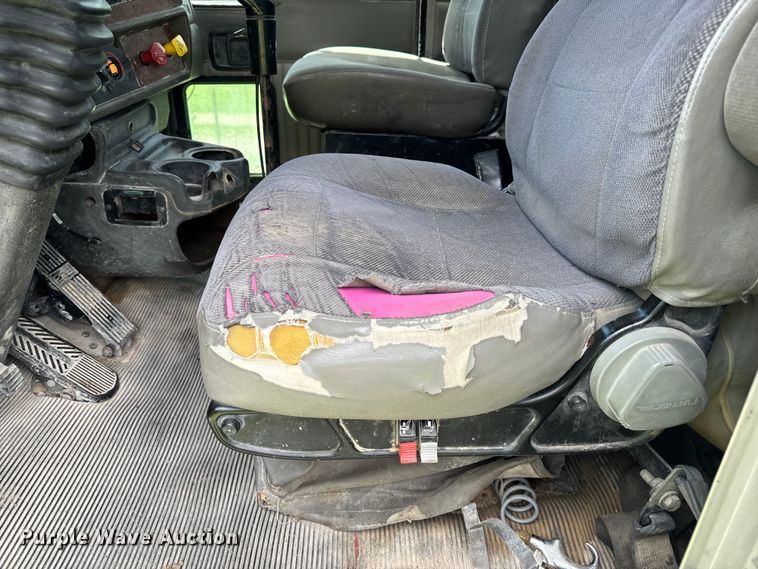 image for item OF9755 2003 Kenworth T800 semi truck