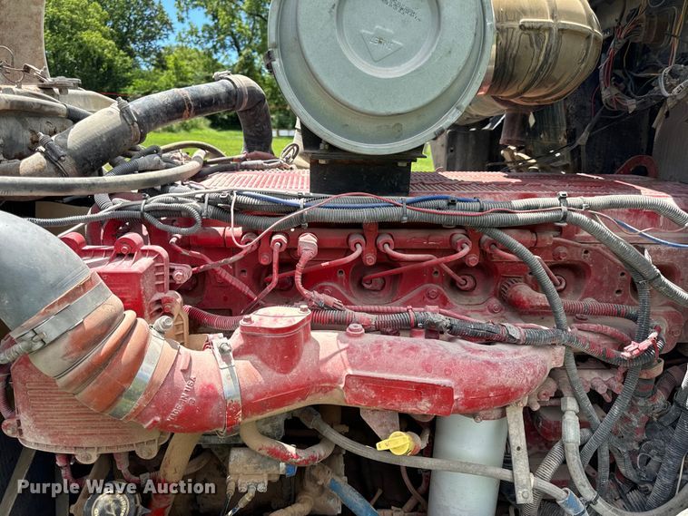 image for item OF9755 2003 Kenworth T800 semi truck