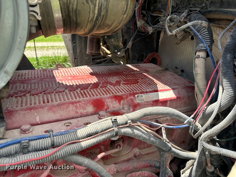 image for item OF9755 2003 Kenworth T800 semi truck