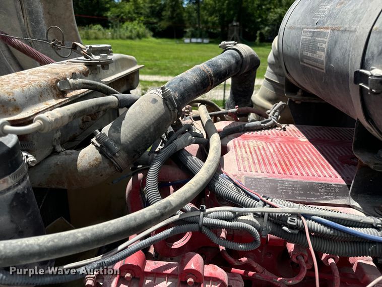 image for item OF9755 2003 Kenworth T800 semi truck