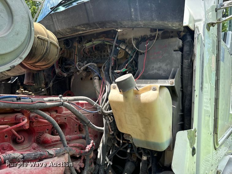 image for item OF9755 2003 Kenworth T800 semi truck