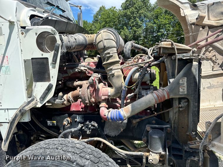 image for item OF9755 2003 Kenworth T800 semi truck