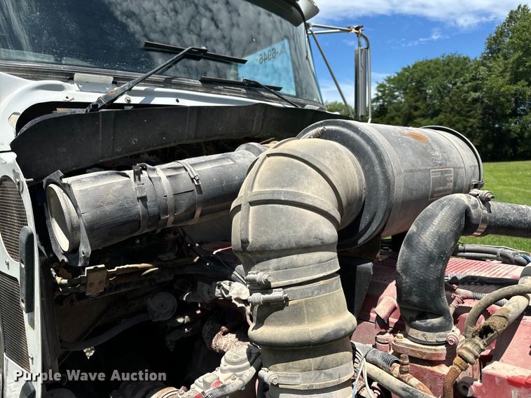 image for item OF9755 2003 Kenworth T800 semi truck