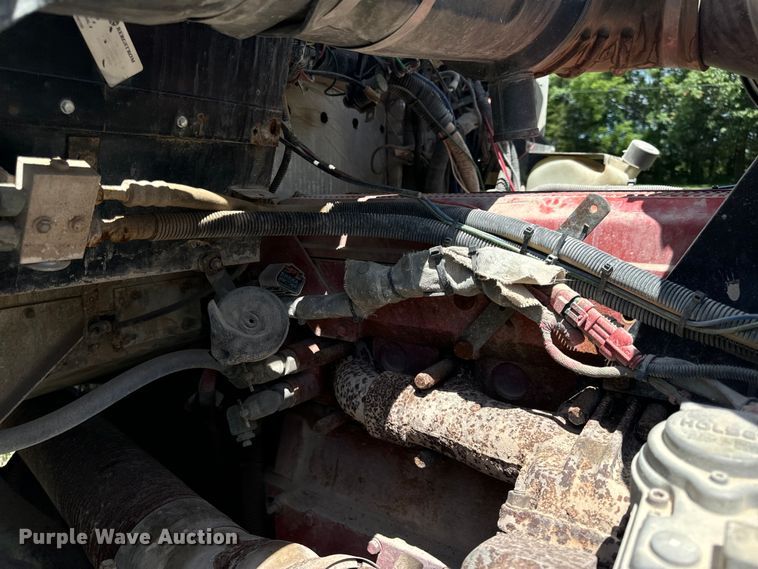 image for item OF9755 2003 Kenworth T800 semi truck