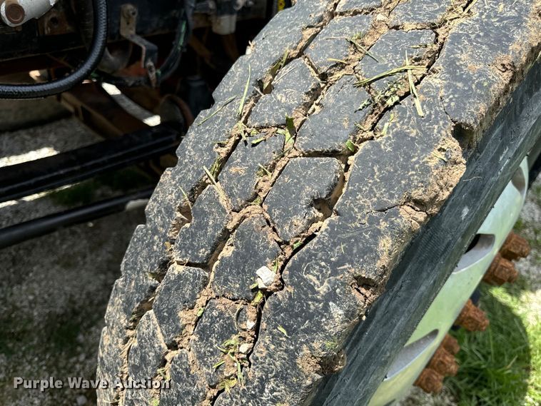 image for item OF9755 2003 Kenworth T800 semi truck