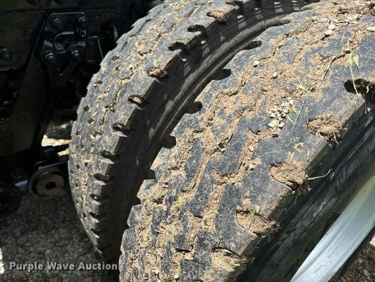 image for item OF9755 2003 Kenworth T800 semi truck