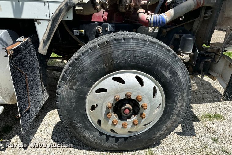 image for item OF9755 2003 Kenworth T800 semi truck