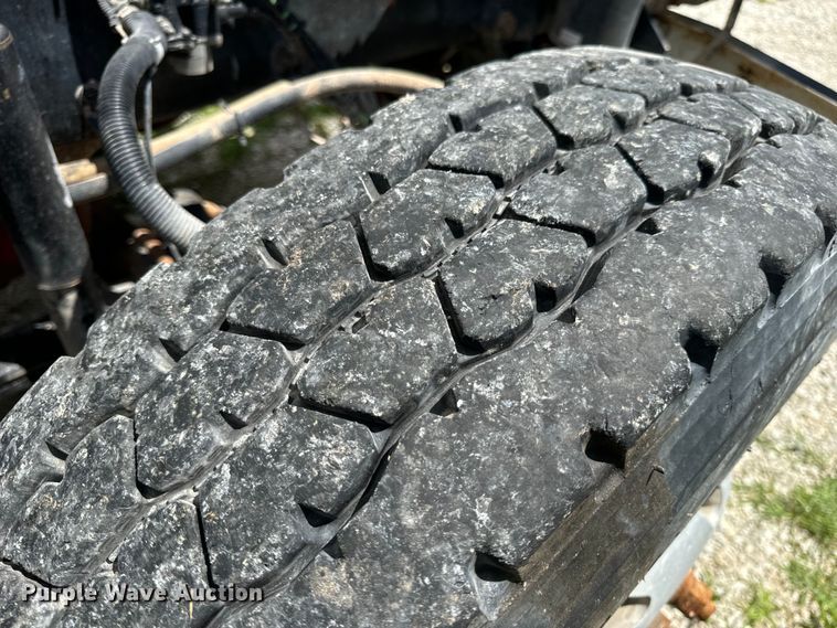 image for item OF9755 2003 Kenworth T800 semi truck