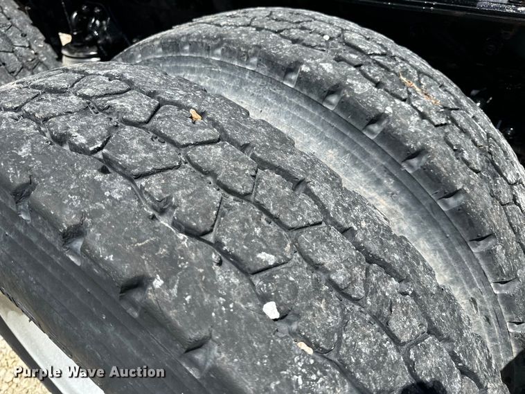 image for item OF9755 2003 Kenworth T800 semi truck