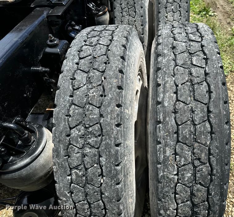 image for item OF9755 2003 Kenworth T800 semi truck