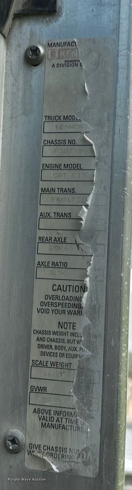 image for item OF9755 2003 Kenworth T800 semi truck