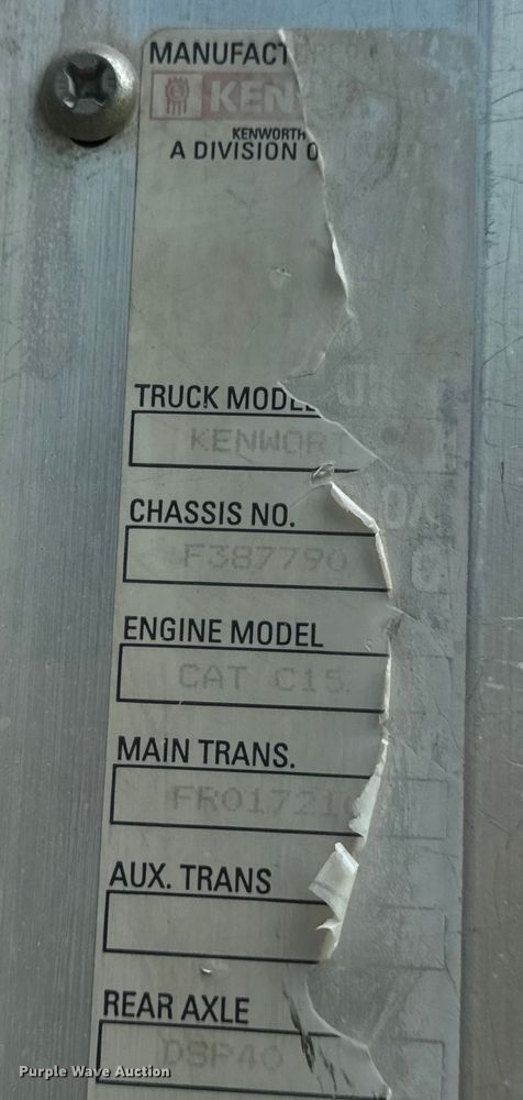 image for item OF9755 2003 Kenworth T800 semi truck