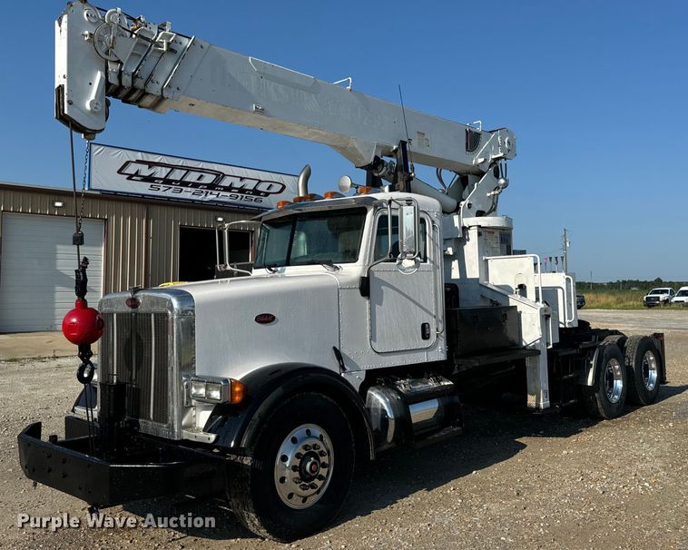 image for item OF9781 2005 Peterbilt 357 crane truck
