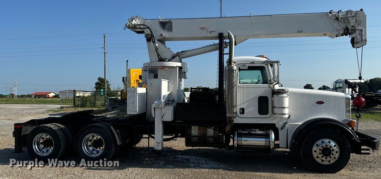 image for item OF9781 2005 Peterbilt 357 crane truck
