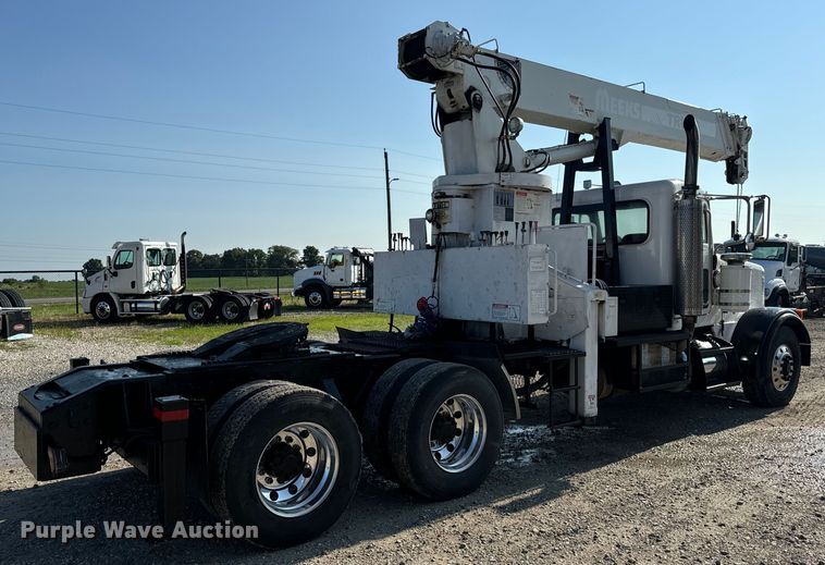image for item OF9781 2005 Peterbilt 357 crane truck