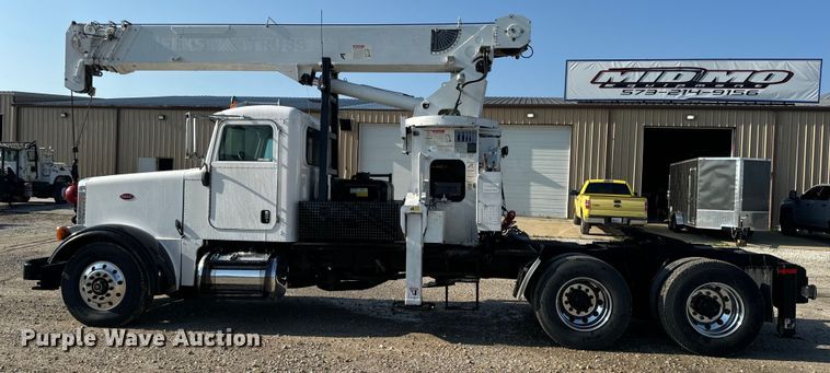 image for item OF9781 2005 Peterbilt 357 crane truck