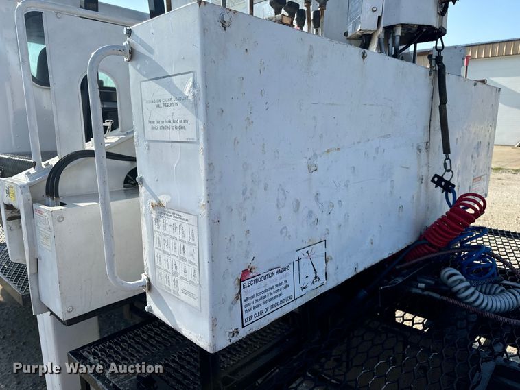 image for item OF9781 2005 Peterbilt 357 crane truck